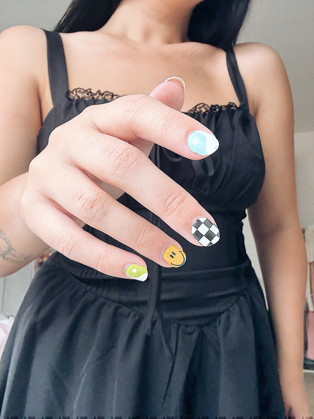 Playful Vibes semi-cured gel nail strips by MANITIME – detail 5