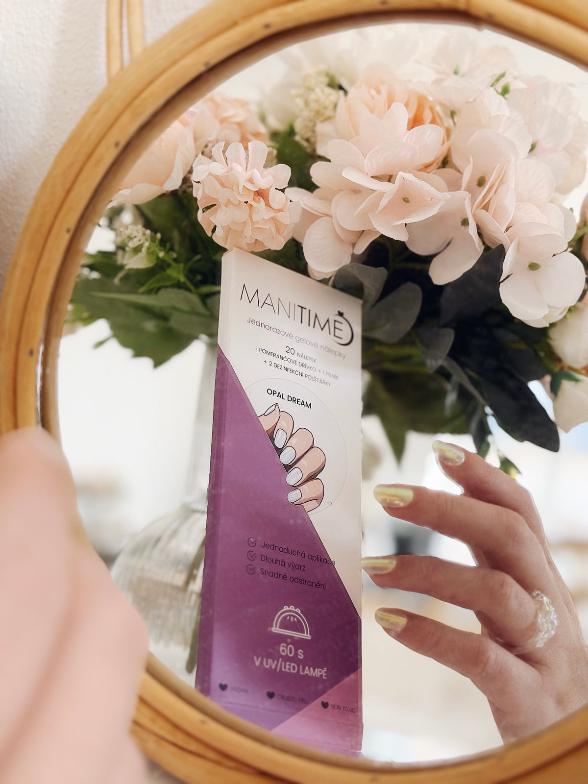 Opal Dream semi-cured gel nail strips by MANITIME – detail 4