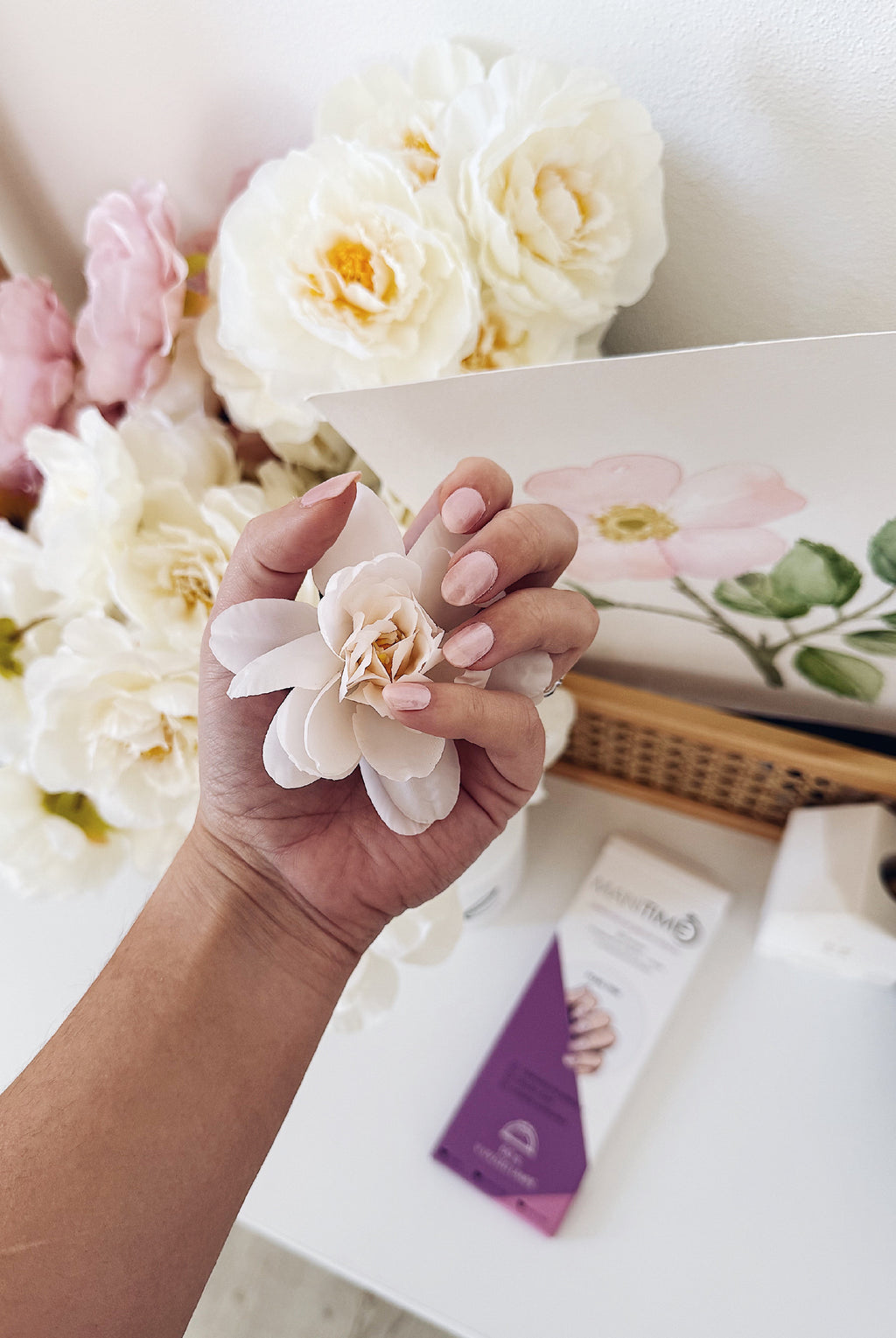 Pearl Pink semi-cured gel nail strips by MANITIME – detail 4