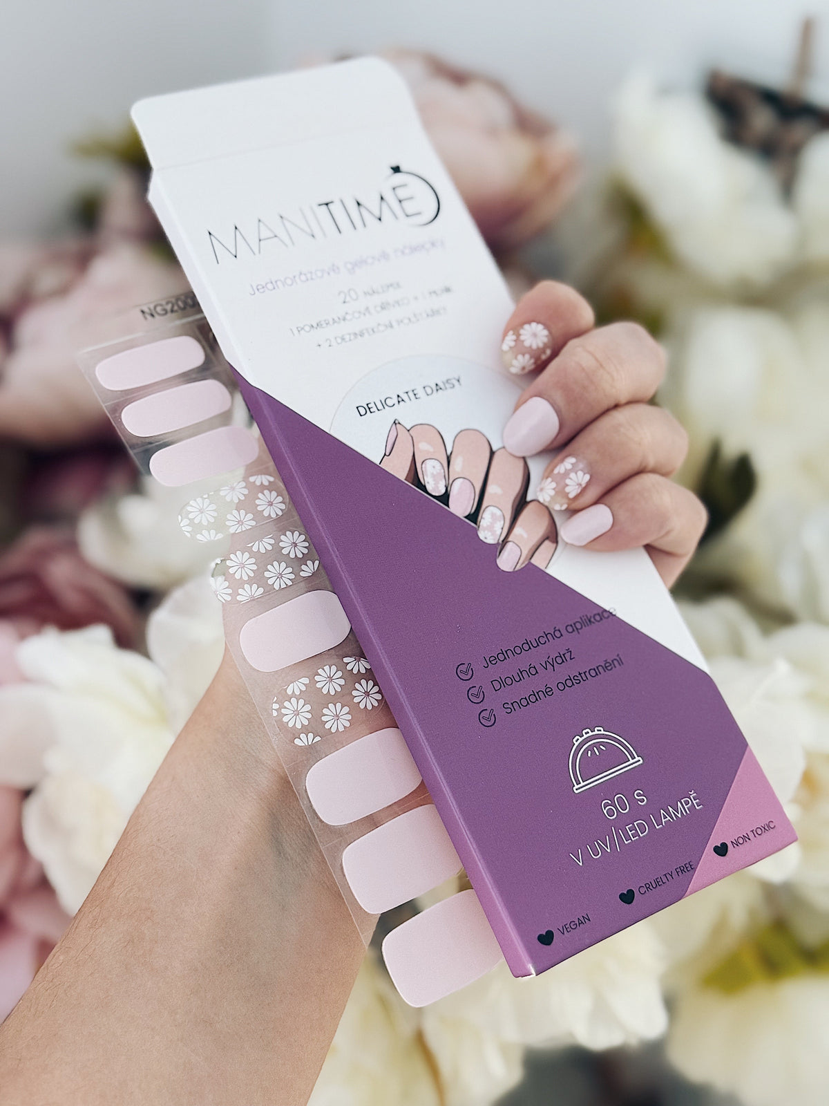 Delicate Daisy semi-cured gel nail strips by MANITIME – detail 6