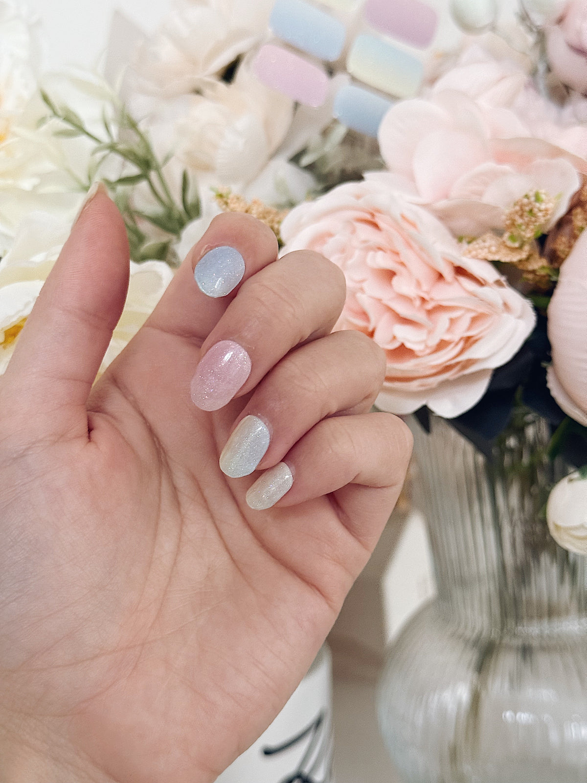 Pink Bloom semi-cured gel nail strips by MANITIME – detail 3