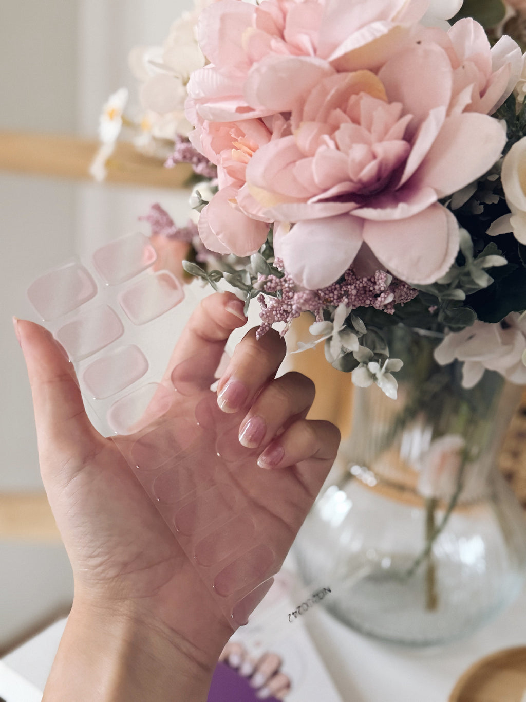 Blushing Waves semi-cured gel nail strips by MANITIME – detail 4