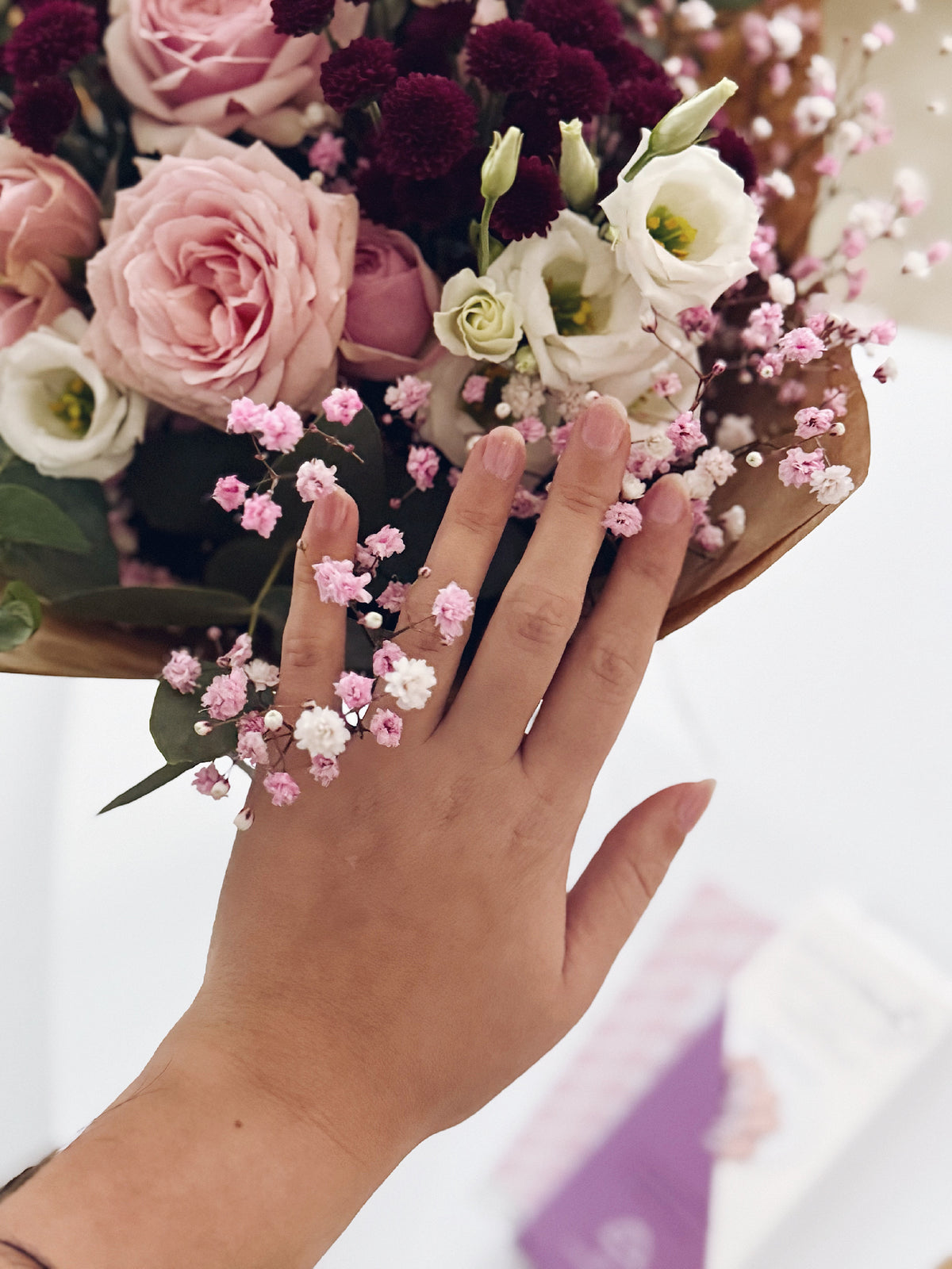Blushing Waves semi-cured gel nail strips by MANITIME – detail 3