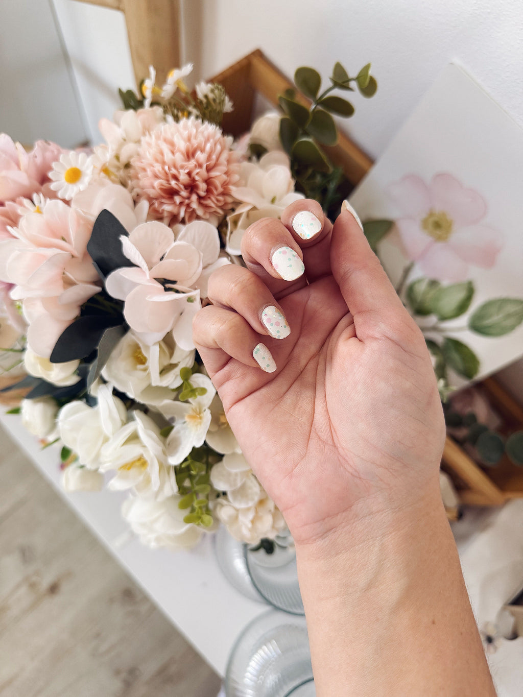 Candy Confetti semi-cured gel nail strips by MANITIME – detail 3