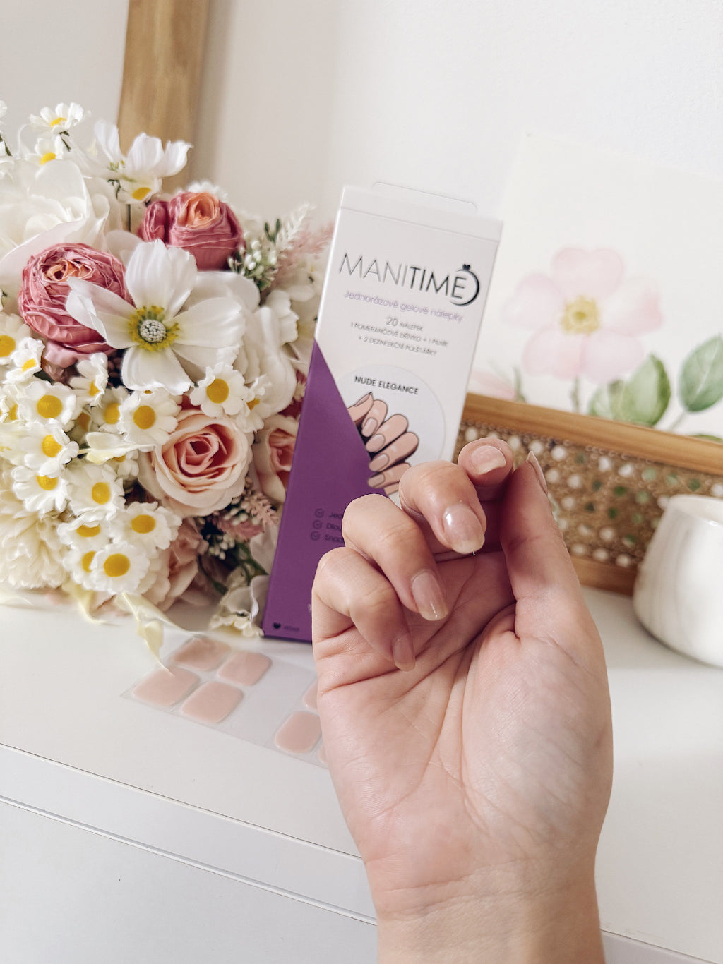 Nude Elegance semi-cured gel nail strips by MANITIME – detail 5