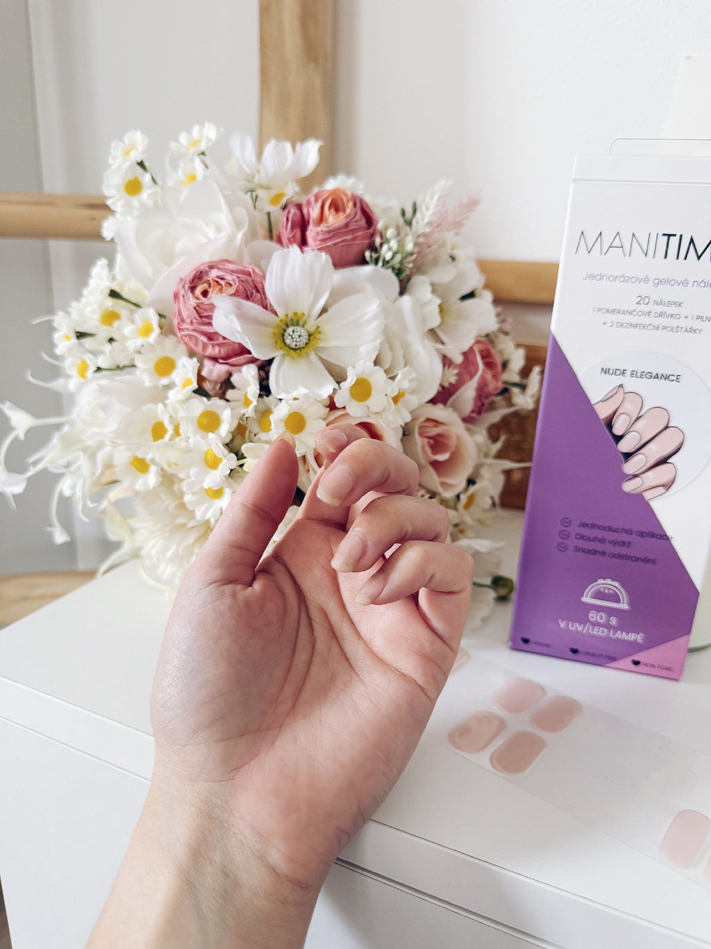 Nude Elegance semi-cured gel nail strips by MANITIME – detail 6