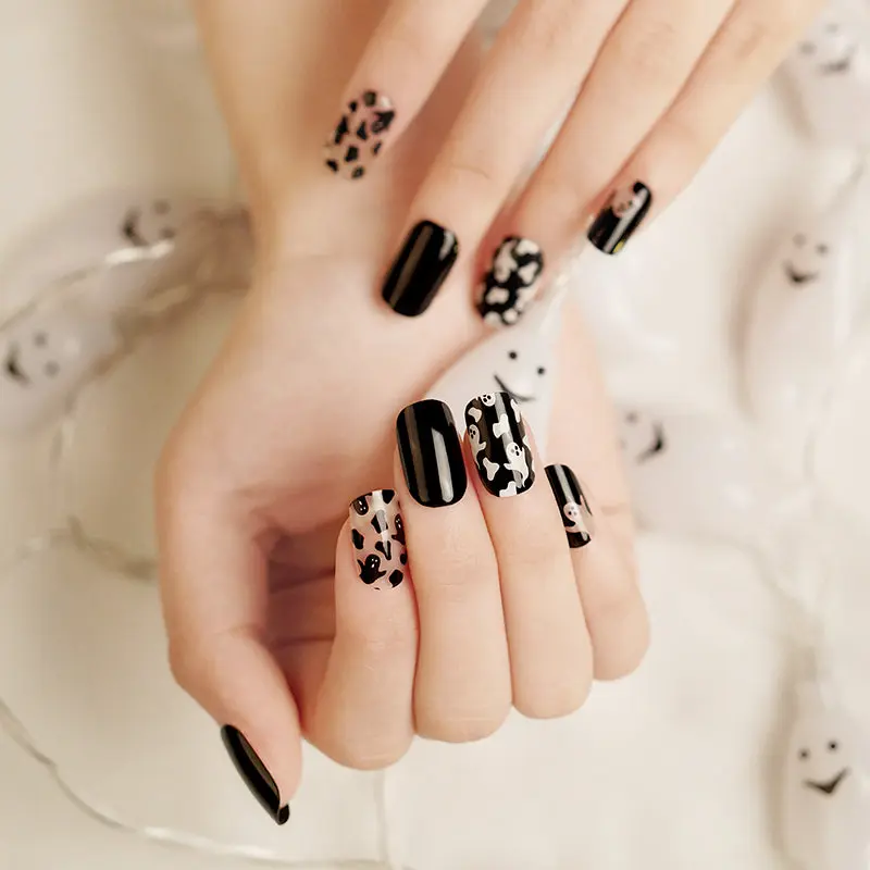 Ghost Vibe semi-cured gel nail strips by MANITIME – detail 2