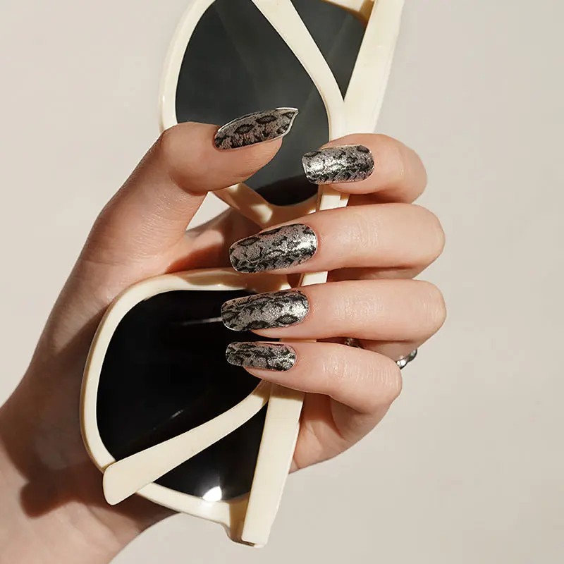 Serpent Skin semi-cured gel nail strips by MANITIME – detail 3